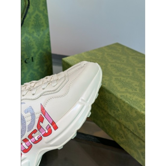 Gucci Ivory Leather Double G Chunky Trainers toe cap and sole close-up