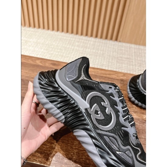 Gucci Ripple Side Emblem and Sole in black and grey Detailed view of side emblem overlay and chunky sculpted sole of Gucci trainer in black and grey
