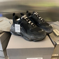 BALENCIAGA MEN’S TRIPLE S SNEAKER CLEAR SOLE IN BLACK – BLA014 UK