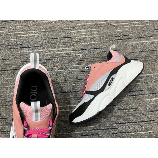 Close up of the padded collar and pink mesh tongue on Dior B22 trainer in pink and white