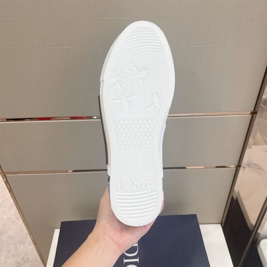 Dior B23 High Top Blue Oblique Trainer Outsole View Underneath view of Dior B23 High Top Trainer white rubber sole in blue