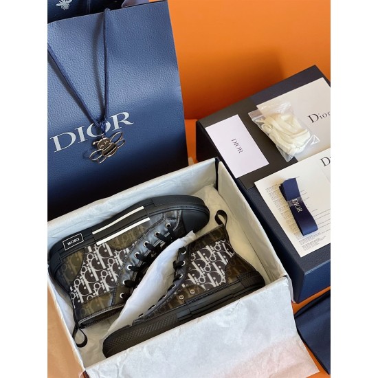 Unboxing Packaging View of Dior High-Top Trainers in grey and white Unboxing view of dark grey Dior high-top trainers in original box with accessories in grey and white