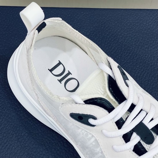 Dior B25 Runner Monogram Low Top White Trainers Interior Detail Close-up detail of lacing and branded collar insole of Dior B25 Runner trainer in white