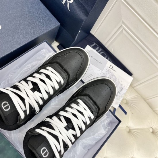 Dior B27 High-Top Black Leather Canvas Trainers Laces Detail Dior B27 High-Top Black Leather Canvas Trainers toe box and lace details