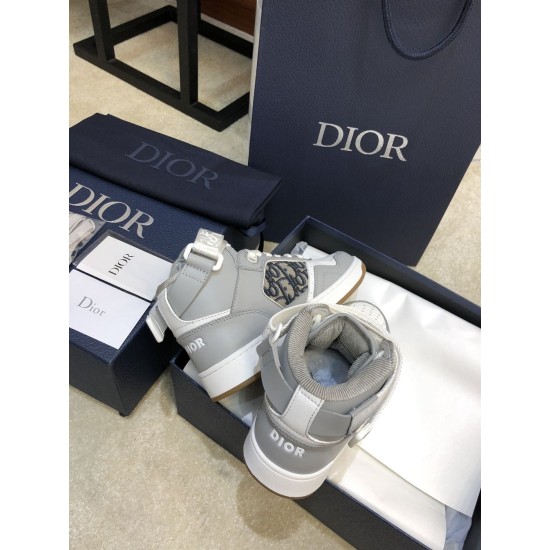 Dior B27 High-Top Grey Leather Trainers Heel Detail Dior B27 High-Top Grey Leather Trainers heel counter view in box