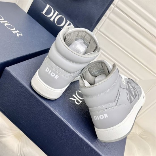 Dior B27 High-Top Grey Canvas Trainers - Heel View in grey and white Rear view of Dior B27 high-top grey trainers highlighting padded ankle collar and heel branding in grey and white