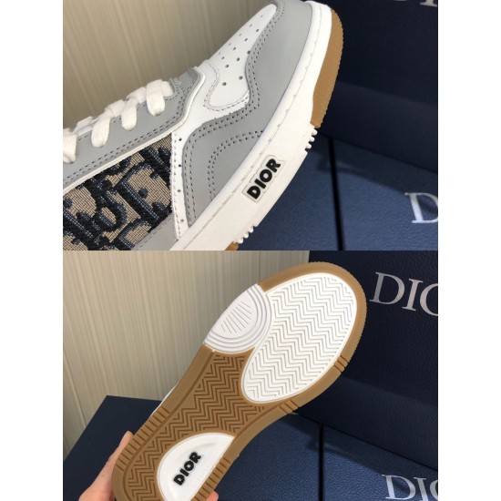 Dior B27 Low Top Grey White Canvas Low Top Trainers close-up view of tread pattern sole and side logo