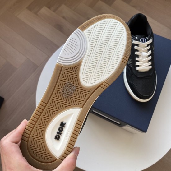 Underside view of Dior B27 trainer gum and white rubber tread sole in black and white