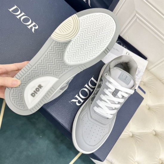 Bottom outsole tread pattern of the Dior B27 low top grey trainer in grey and white