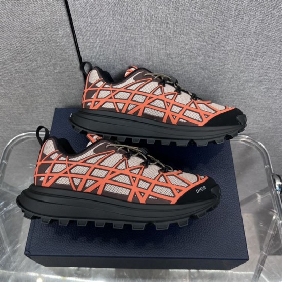 Dior B31 Runner Low Top Trainers Profile in beige and orange Dior B31 Runner low top trainers in beige and orange side by side profile