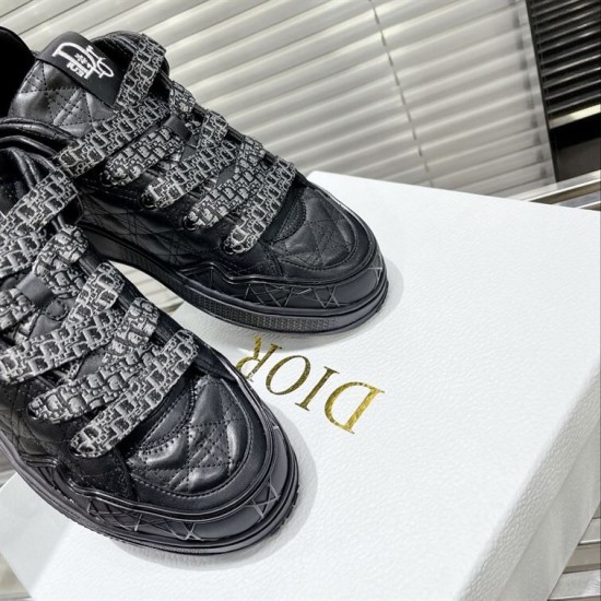 Dior B9S Black Quilted Leather Trainers Toe Detail Close-up of toe box and wide patterned laces on black Dior B9S trainers.
