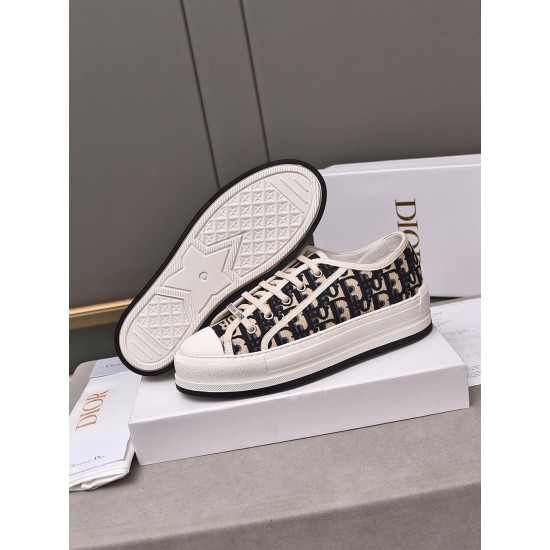 Dior navy blue platform trainer alongside star tread pattern outsole view