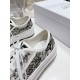 Dior Walk'n'dior Platform Trainer Collar Detail in cream and navy Close-up of padded collar and embroidery on Dior Walk'n'dior Platform Trainer in cream and navy