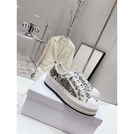 Dior Walk'n'dior Platform Trainers Pair Overview in cream and navy Pair of Dior Walk'n'dior Platform Embroidered Low-Top Trainers on white shoe box in cream and navy