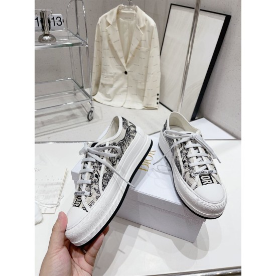 Dior Walk'n'dior Platform Trainer Handheld View in cream and navy Hand holding cream and navy Dior Walk'n'dior Platform Embroidered Trainer