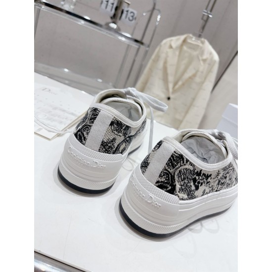 Dior Walk'n'dior Platform Trainers Heel Detail in cream and navy Rear view highlighting embossed logo heels of Dior Walk'n'dior Platform Trainers in cream and navy