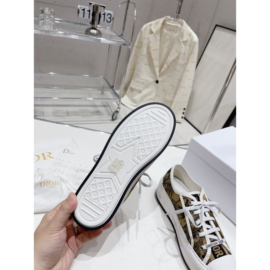 Dior Beige Floral Pattern Platform Trainer - Outsole View Underneath tread pattern view of Dior white platform sole with star graphic in beige