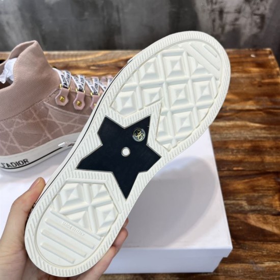 Underside tread pattern and rubber sole of Dior Walk'n'Dior high-top knit pink trainer featuring star insert