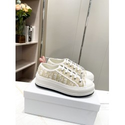 Dior Walk'n' Oblique Low-Top Platform Trainers In Beige Canvas