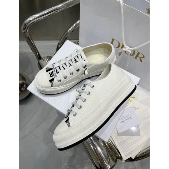 Dior Walk'n'dior White Canvas Low-Top Trainers Angled View Angled side view of Dior Walk'n'dior white trainers on shoe box