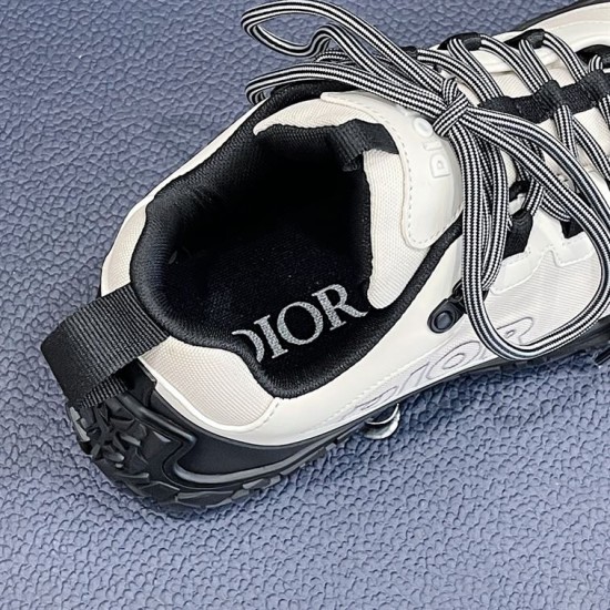 Diorizon Technical Mesh Trainer Interior Detail in grey and black Detailed interior collar and heel pull tab of grey trainer in grey and black