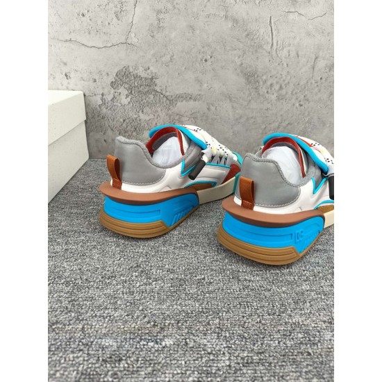Dolce & Gabbana Low Top Trainers Heel Detail in white and blue Rear heel view showing blue midsole detailing and brown pull tabs on Dolce & Gabbana trainers in white and blue