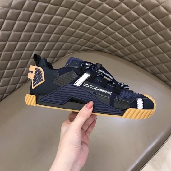 Dolce & Gabbana NS1 Trainer Lateral Side View in black Lateral side view of dark blue Dolce & Gabbana NS1 Low-Top Trainer held in hand in black
