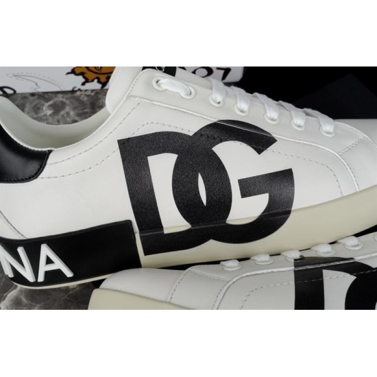 Dolce & Gabbana Portofino DG Logo Detail in white Close-up detail of the printed black DG monogram on the white leather upper