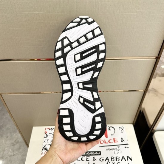 Dolce & Gabbana Trainer Sole View in white and black Underside view of treaded sole pattern on Dolce & Gabbana white and black trainer