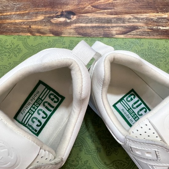 Gucci White Leather Low Top Trainers Interior Detail in white and green Gucci White Leather Low Top Trainers interior lining and branded footbed close-up in white and green