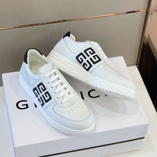 Givenchy G4 Leather Trainers Top Angle in white and black Top-down view of Givenchy G4 Leather Trainers In White And Black on box