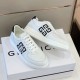 Givenchy G4 Leather Trainers Top Angle in white and black Top-down view of Givenchy G4 Leather Trainers In White And Black on box