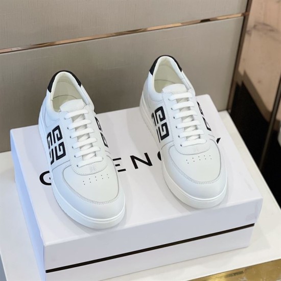 Givenchy G4 Leather Trainers Front Angle in white and black Front elevated view of Givenchy G4 Leather Trainers In White And Black