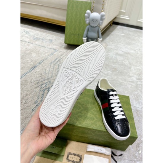 Gucci Ace Black Trainers Sole View in black and red Underside view of the white textured rubber sole on Gucci Ace black trainers