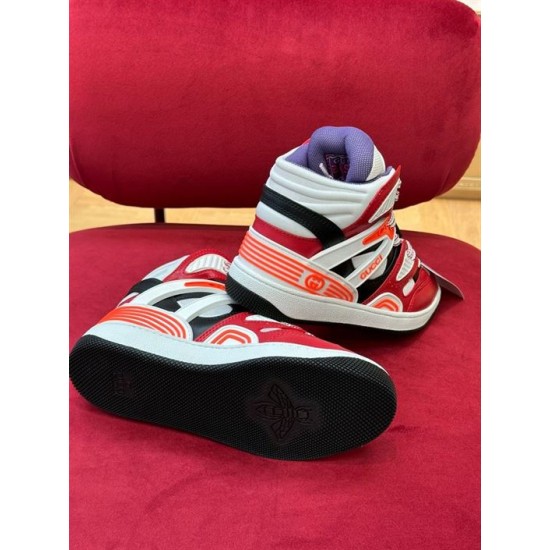 Gucci Basket High-Top Trainer Outsole View in red and white Underside view of the black rubber outsole featuring the bee emblem on Gucci Basket trainer in red and white