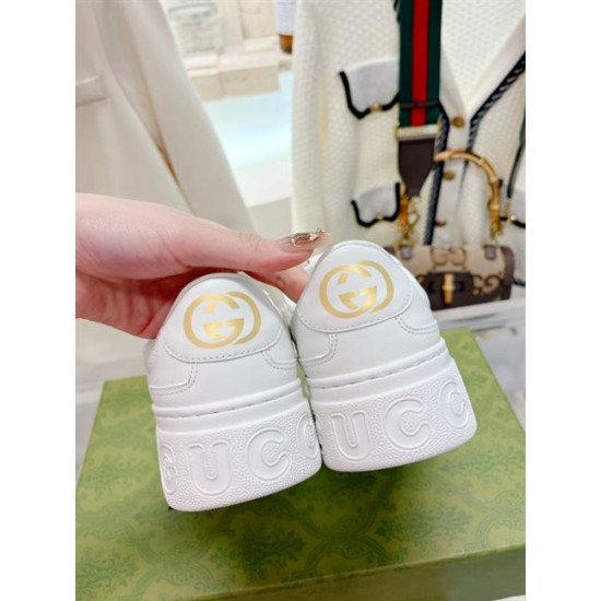 Gucci GG Monogram Canvas Leather Low Top Trainers Heel Detail in off-white and multicoloured Gucci GG Monogram Canvas Leather Low Top Trainers heel tab and logo view in off-white and multicoloured