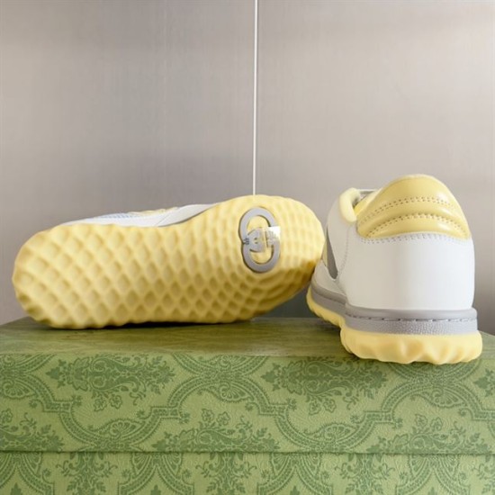 Rear heel view and yellow tread pattern sole of Gucci Mac80 trainer in white and grey