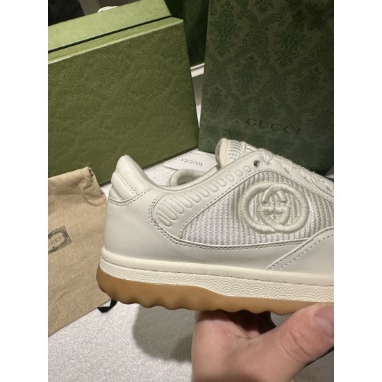 Gucci Mac80 Off-White Trainer Side Emblem Detail Close-up of Gucci Mac80 trainer heel and embroidered side emblem in off-white