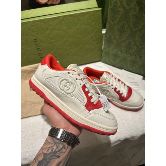 Gucci Mac80 Leather Low-Top Trainers In White And Red Handheld Side View Handheld view of Gucci Mac80 Leather Low-Top Trainers In White And Red side profile