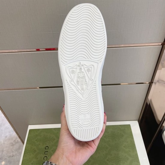 Gucci Trainer Rubber Sole Pattern in white and red Underside view showing white rubber sole pattern of Gucci trainer in white and red