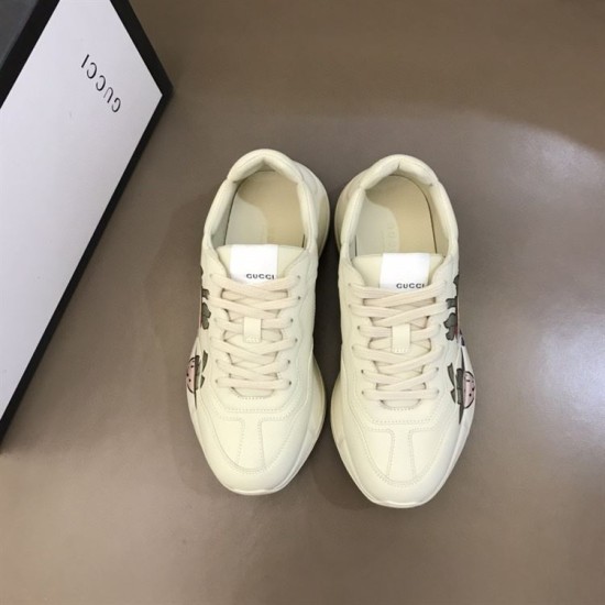 Gucci Rhyton Ivory Trainers Top-Down View in ivory and red Top-down view of ivory Gucci Rhyton trainers displaying toe boxes and laces in ivory and red