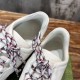 Gucci Run Leather Side-Stripe Trainers Off White close-up of padded collar and patterned laces in off white and red