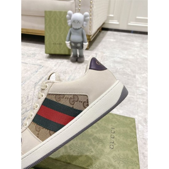 Gucci Screener Web Stripe - Side Detail in beige Close-up of side panel on Gucci Screener trainer highlighting green and red Web stripe in beige