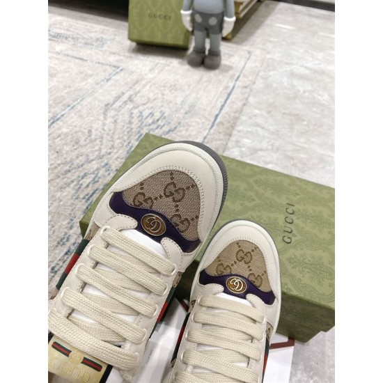 Gucci Screener GG Canvas - Toe Detail in beige Close-up of Gucci Screener toe boxes featuring GG canvas, purple trim, and Double G logo in beige