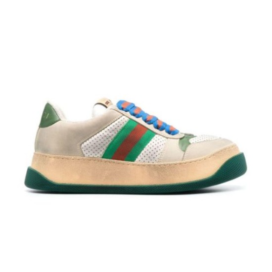 Gucci Screener Trainer Lateral View in beige and green Full lateral side view of Gucci Screener beige and green trainer