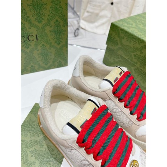 Beige Gucci Screener GG Lurex Trainers Collar and Tongue Detail Close-up of padded collar and tongue on beige Gucci Screener GG lurex trainers