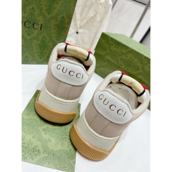 Beige Gucci Screener Trainers Heel Counters View Rear view of heel counters with white leather panels on beige Gucci Screener trainers