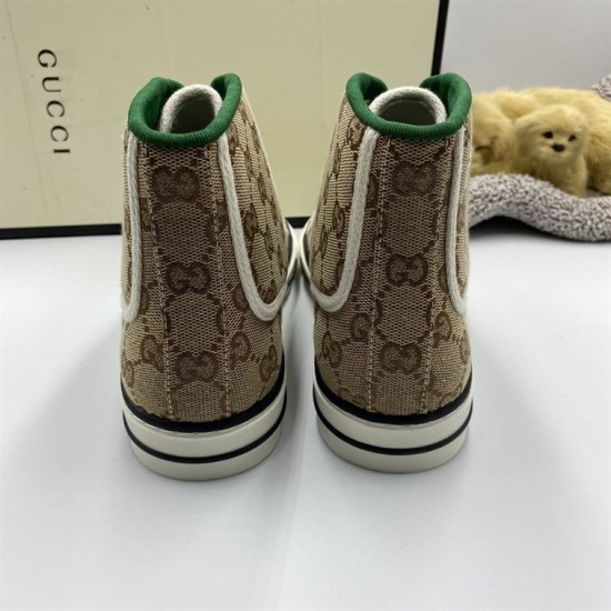 Rear view showing the heel structure and off-white trim of Gucci Tennis 1977 beige trainers in beige and green