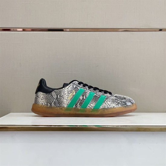 Gucci Snakeskin Pattern Low Top Trainers Grey Green Side View Gucci Snakeskin Pattern Low Top Trainers Grey Green side view