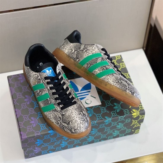 Gucci Snakeskin Pattern Low Top Trainers Grey Green Pair Gucci Snakeskin Pattern Low Top Trainers Grey Green pair on box